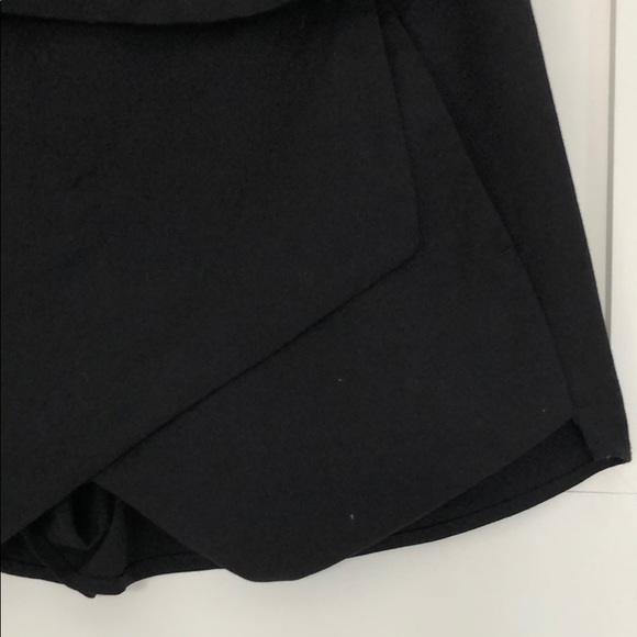 Black shorts - Picture 2 of 3